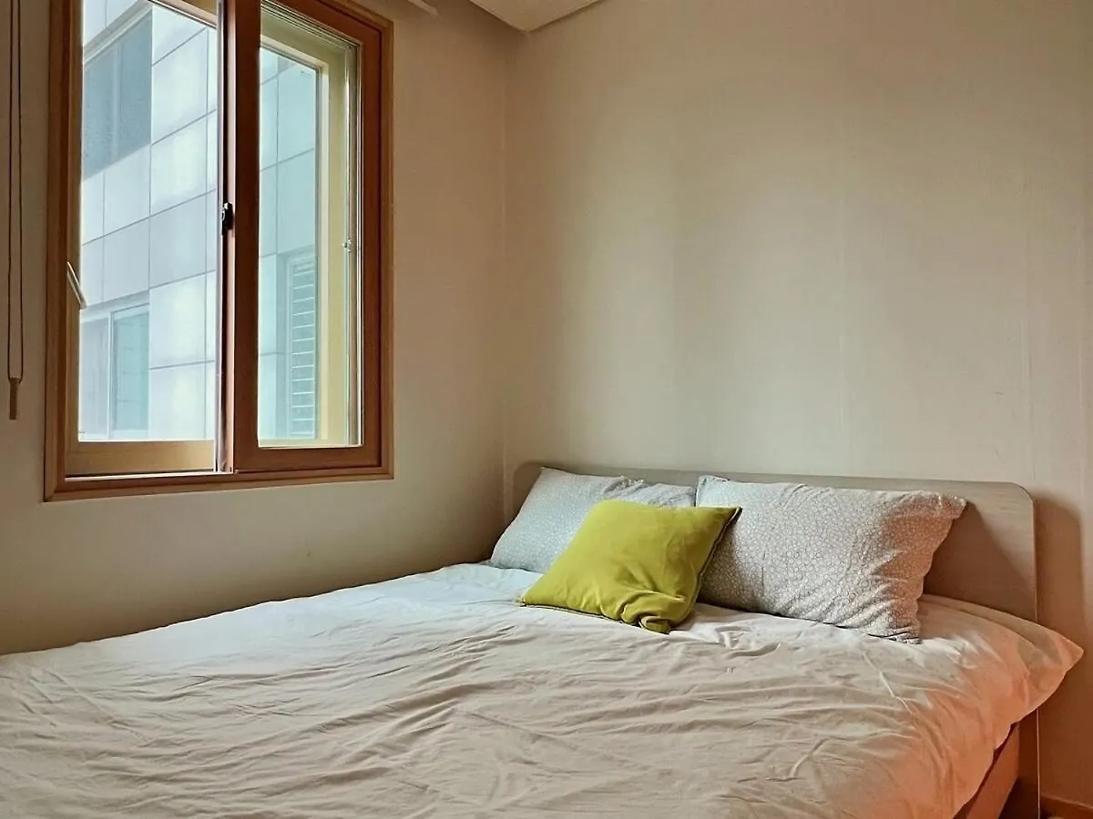 Warm 2Br Stay 1 Min From Subway Seoul Apartment