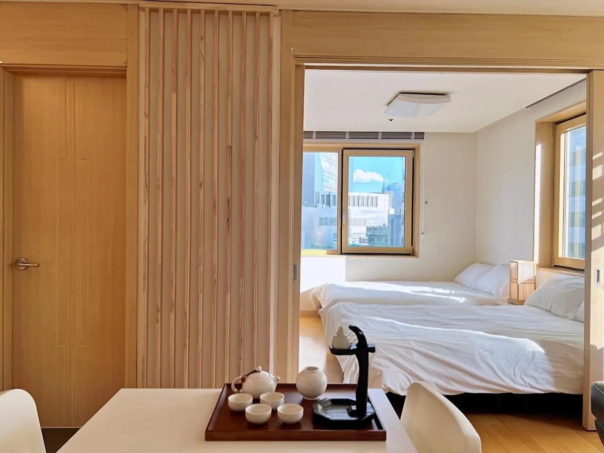 Warm 2Br Stay 1 Min From Subway Seoul